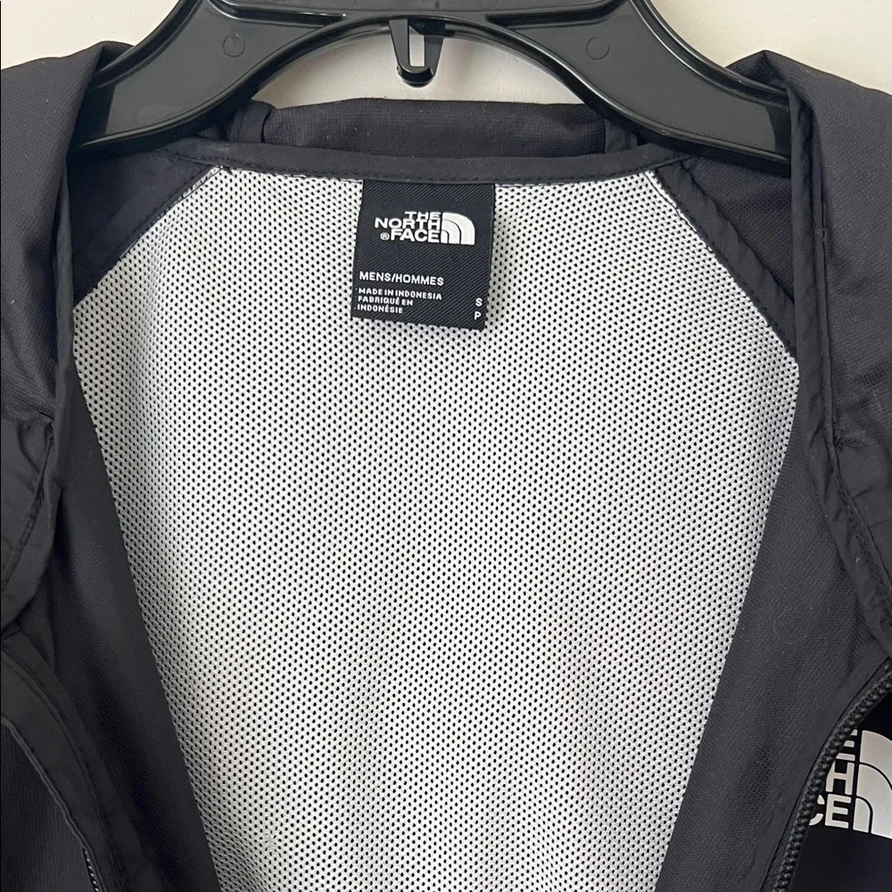 The North Face Two-Tone Black and Light Gray Windbreaker Jacket in Men’s Small